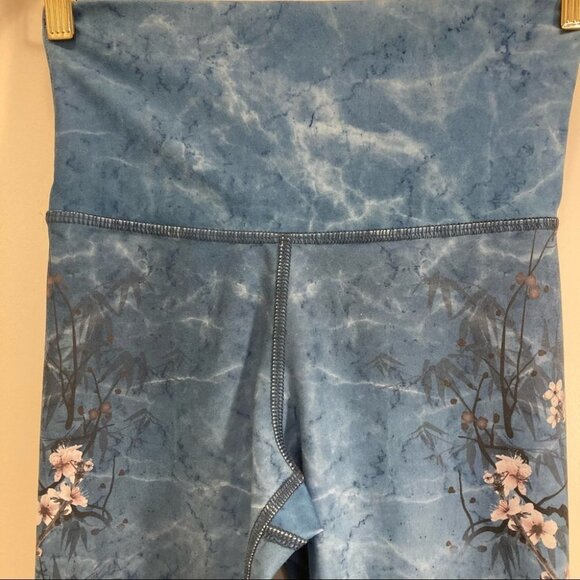 EVOLUTION and CREATION Sz XS Leggings  w/ Flowers & Skulls - Picture 5 of 10